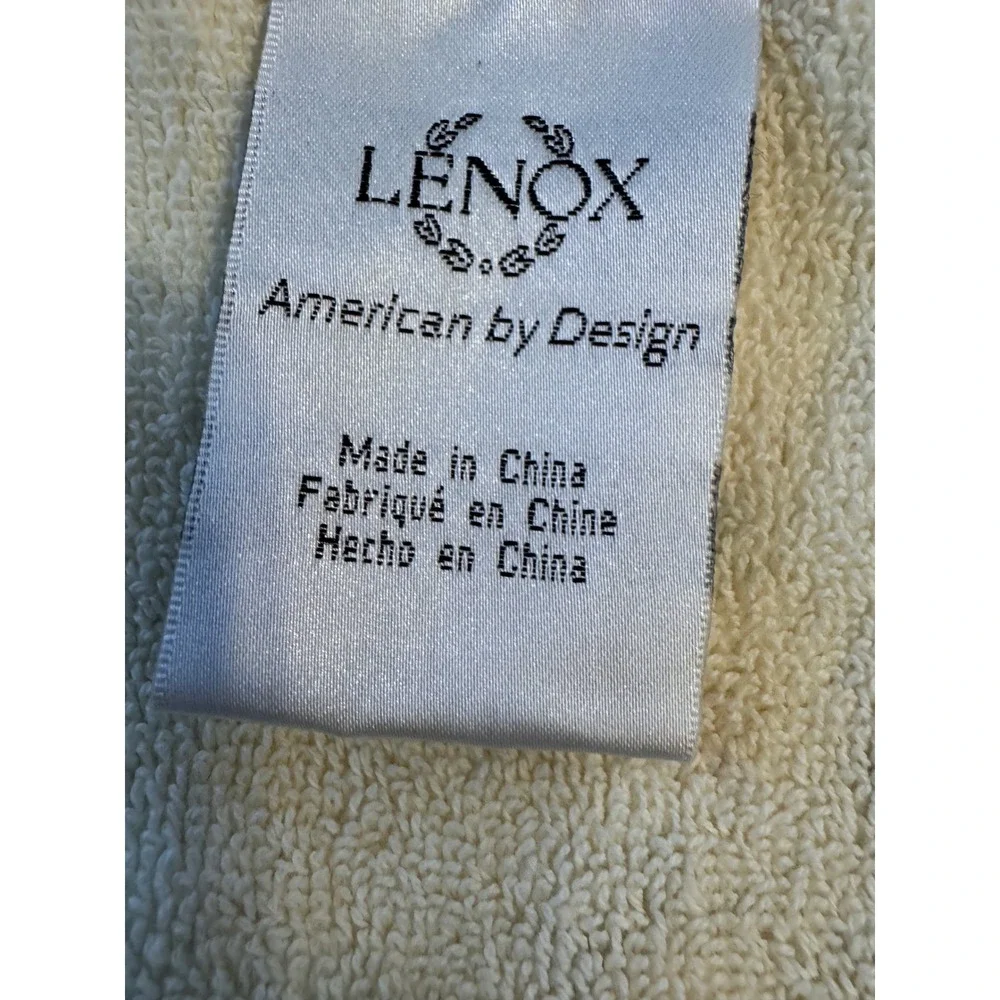 Lenox Holiday Nouveau Christmas Fingertip Towels Set of 2 Holly Gold Accents